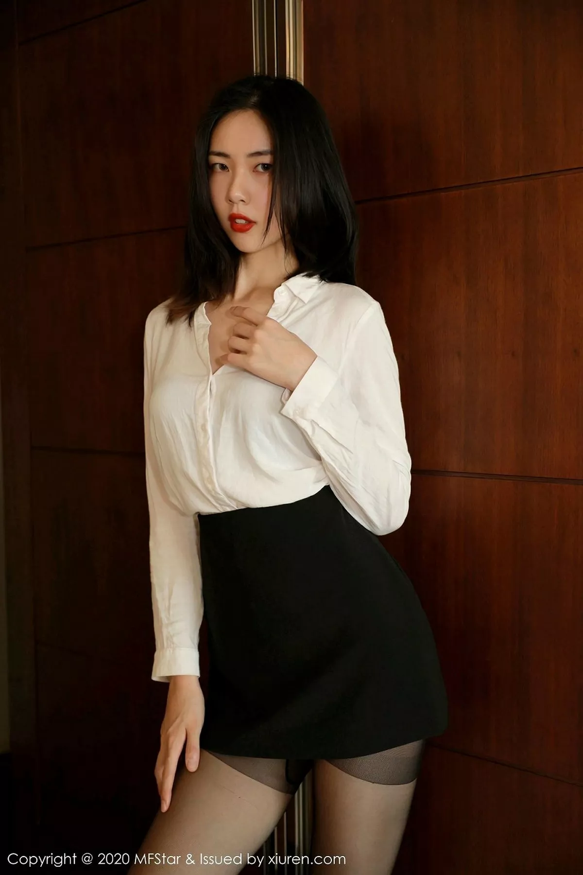 [MFStar模范学院]第371期噜噜妞儿写真-秀人资源网